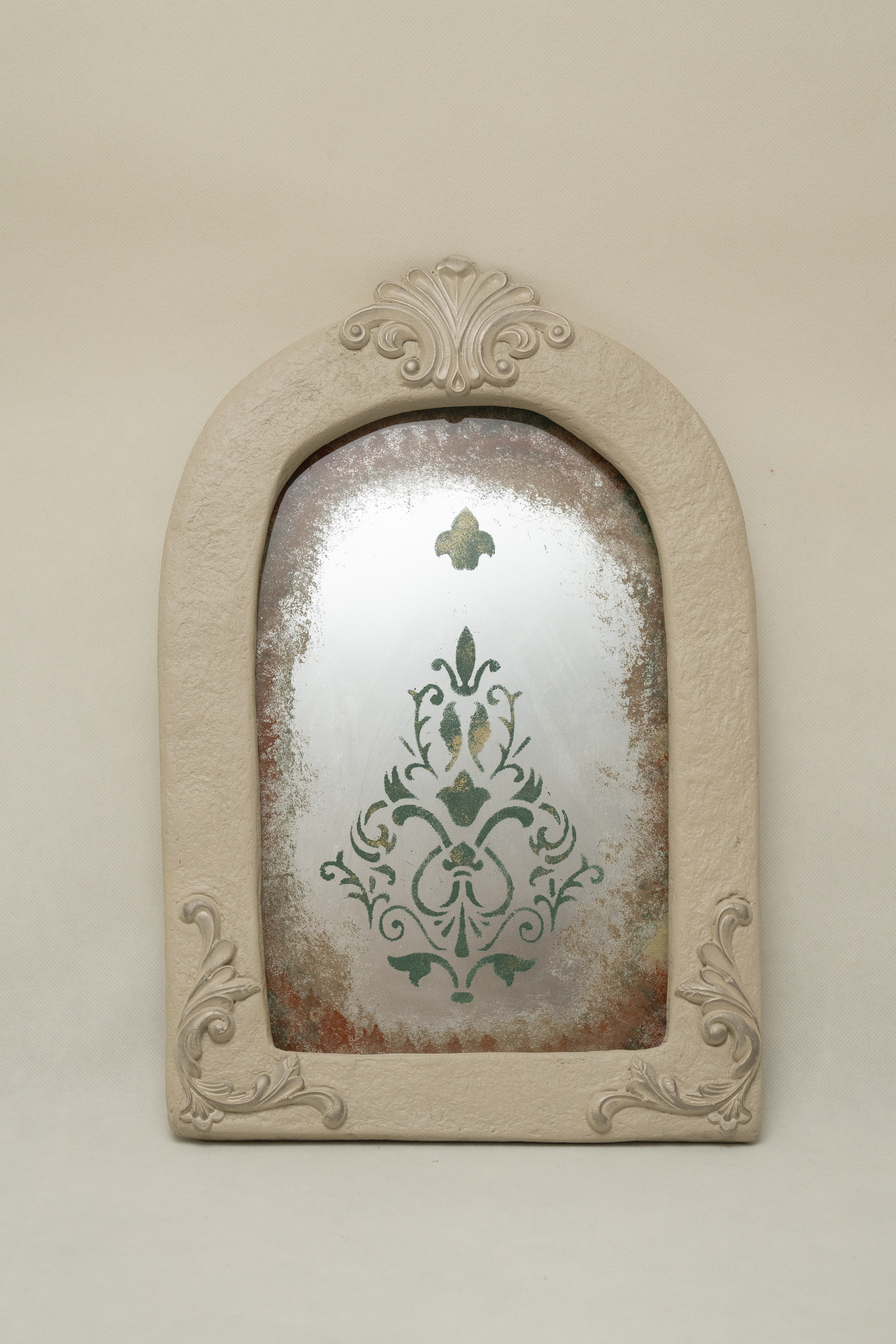 آینه دکوراتیو پاپیه‌ماشه آنتیک گنبدی طرح دار | طراحی و ساخت پریسا جهادی